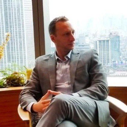 Max Simonovsky headshot